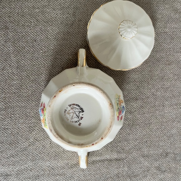 Sovereign Potters Hollyhock Serving Dishes - Picture 15 of 16